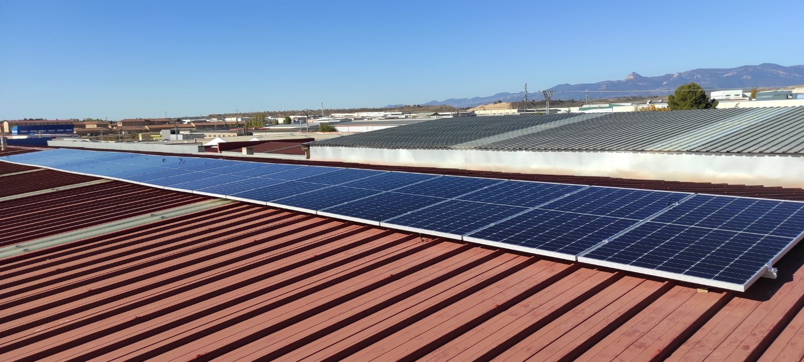 Instalación de placas solares en Maygra